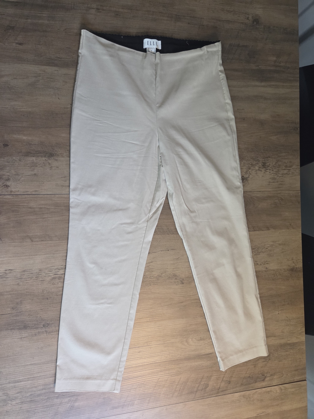 Elle Women's Beige Ankle-Length Cropped Pants